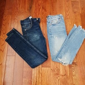 2 Zara Women's Dark and Light Blue Skinny Jeans for 15$